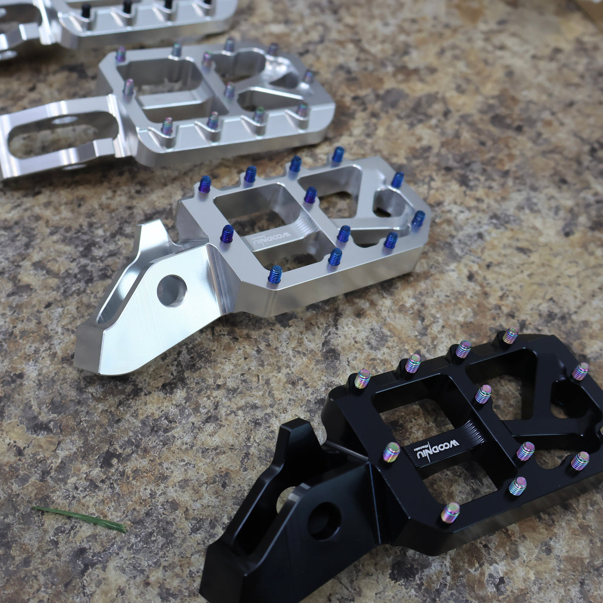 Wide Ultra Bee Pegs