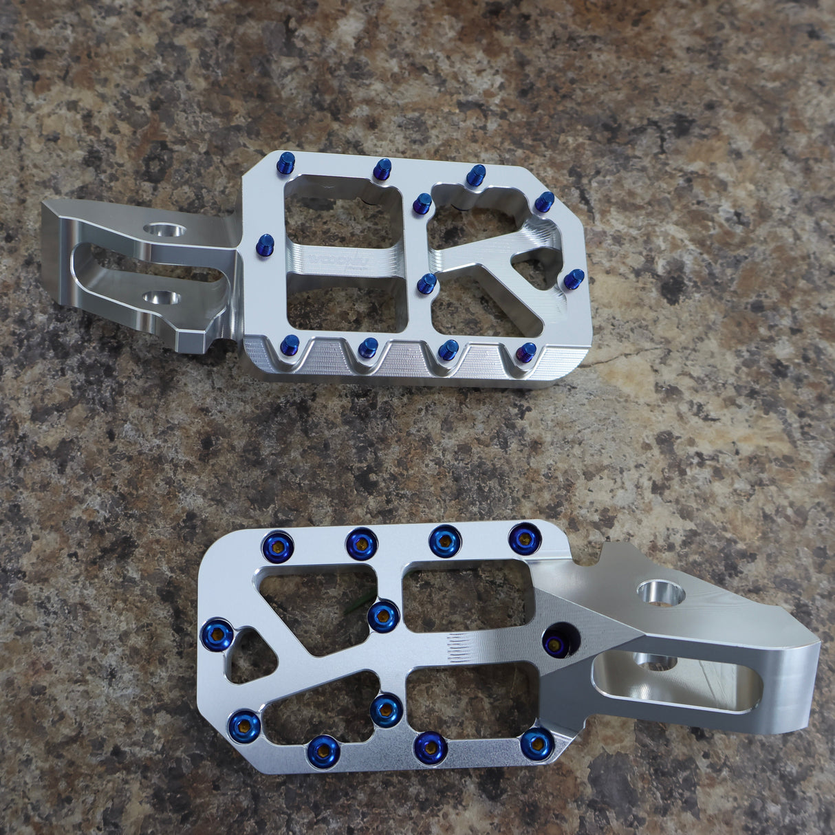 Wide Ultra Bee Pegs