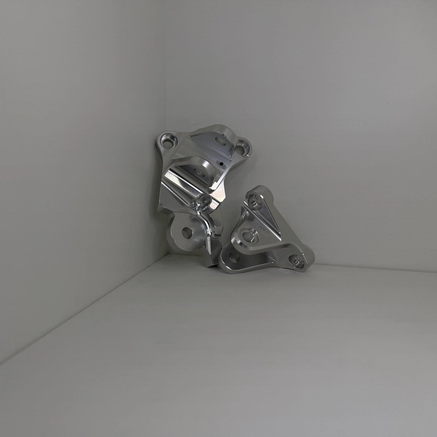 Chrome Ultra Bee Peg Mount